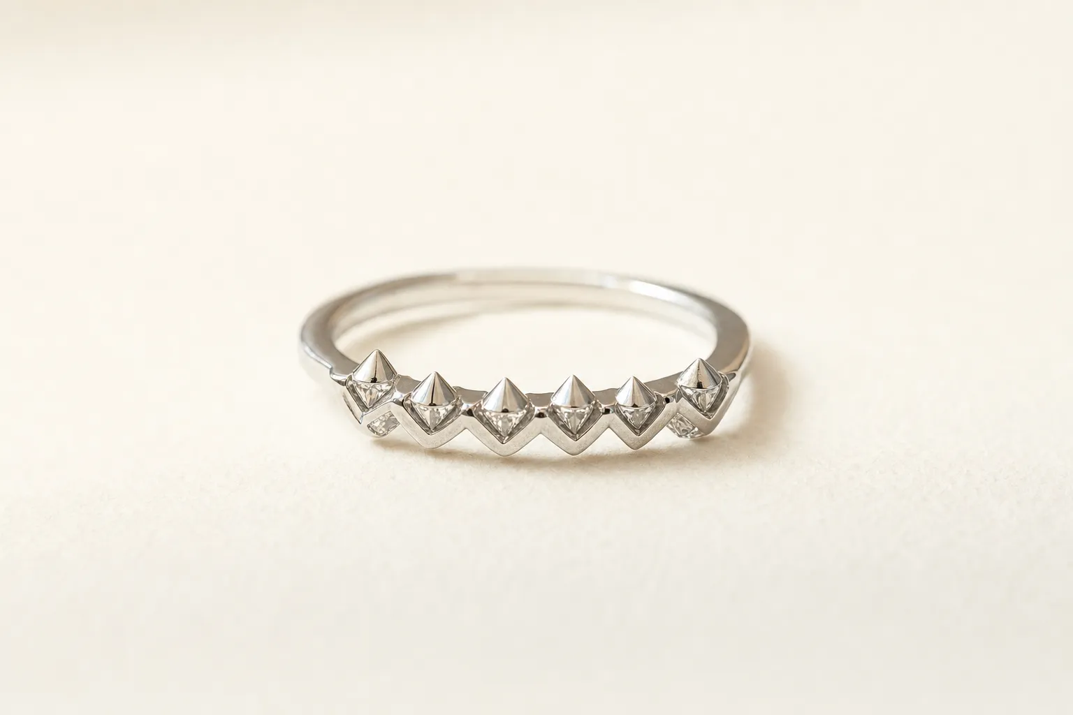 Ring set with several inverted diamonds, pointed pavilions facing up, white gold, macro shot