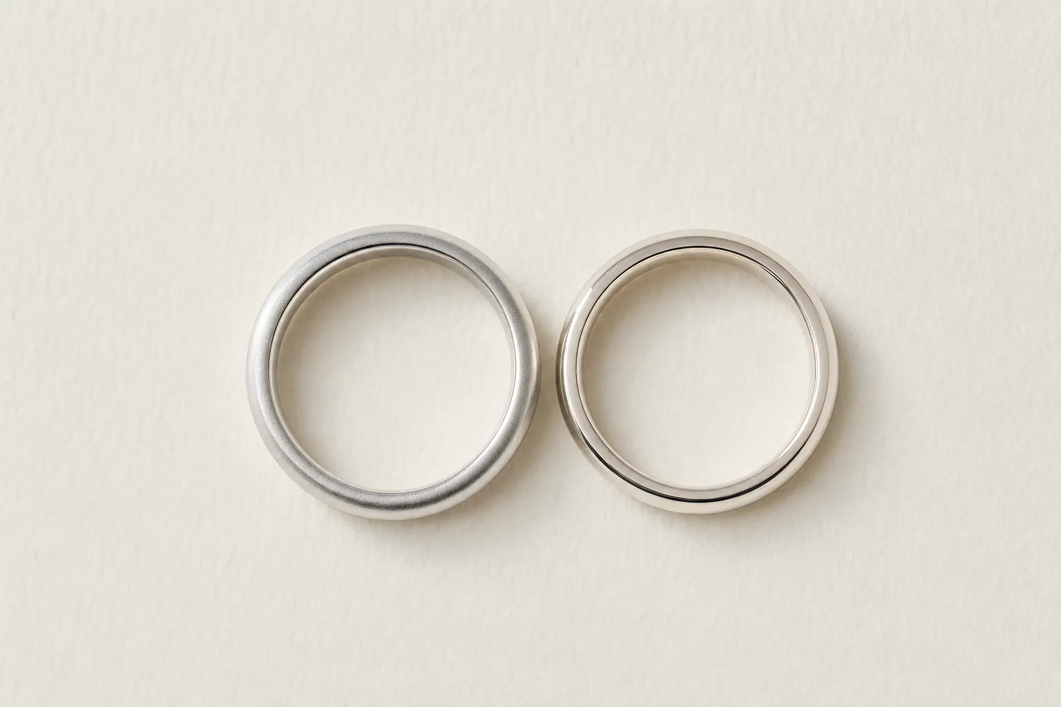 Platine ou or blanc : quelle est la vraie différence ?